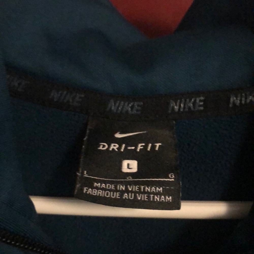 A Nike men’s sweater - Picture 4 of 5
